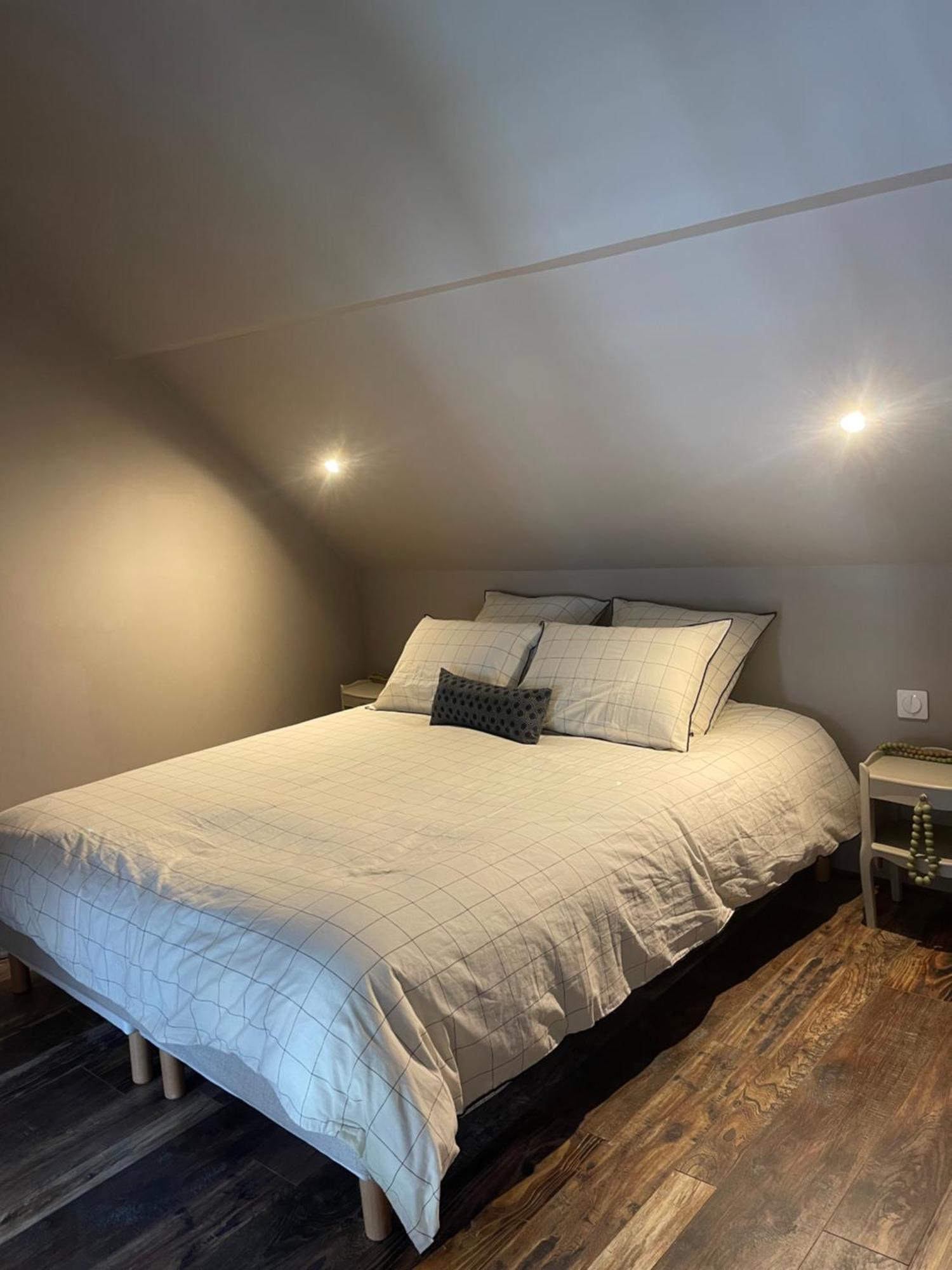 L'Abbaye Saint Michel Bed & Breakfast ตอนแนร์ ภายนอก รูปภาพ