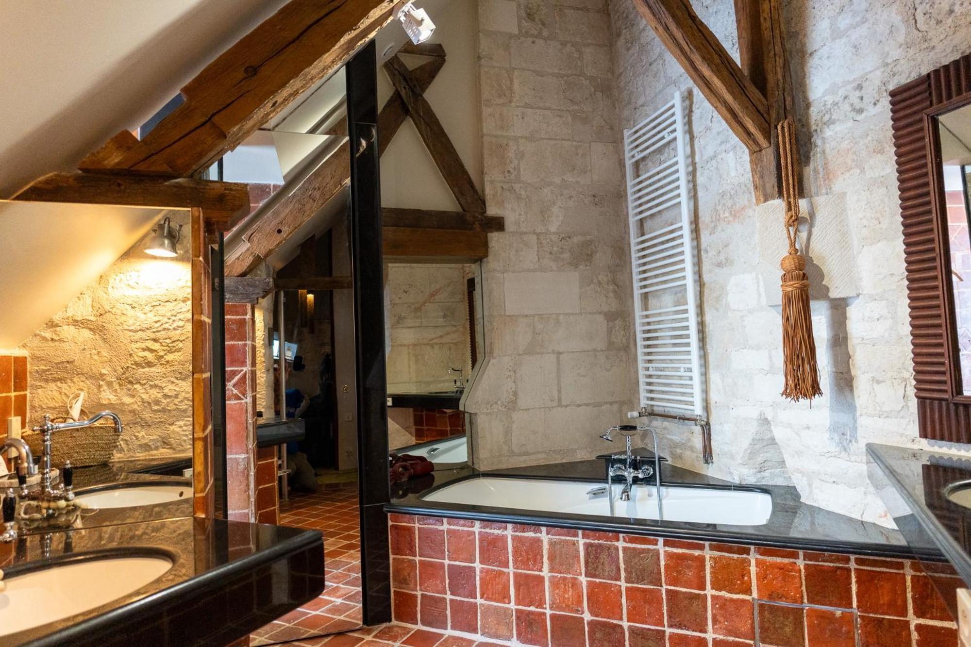 L'Abbaye Saint Michel Bed & Breakfast ตอนแนร์ ภายนอก รูปภาพ